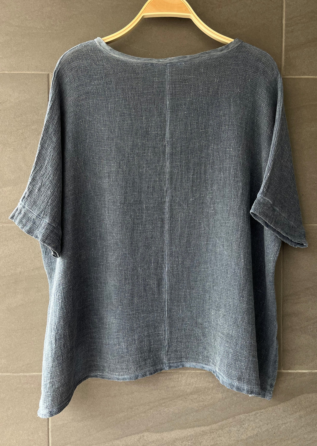 Meo Linen High-Low V Tee (Navy)