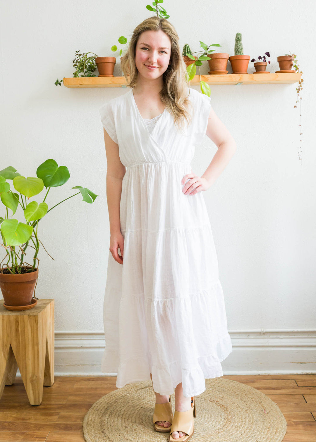 How to wear a white linen dress