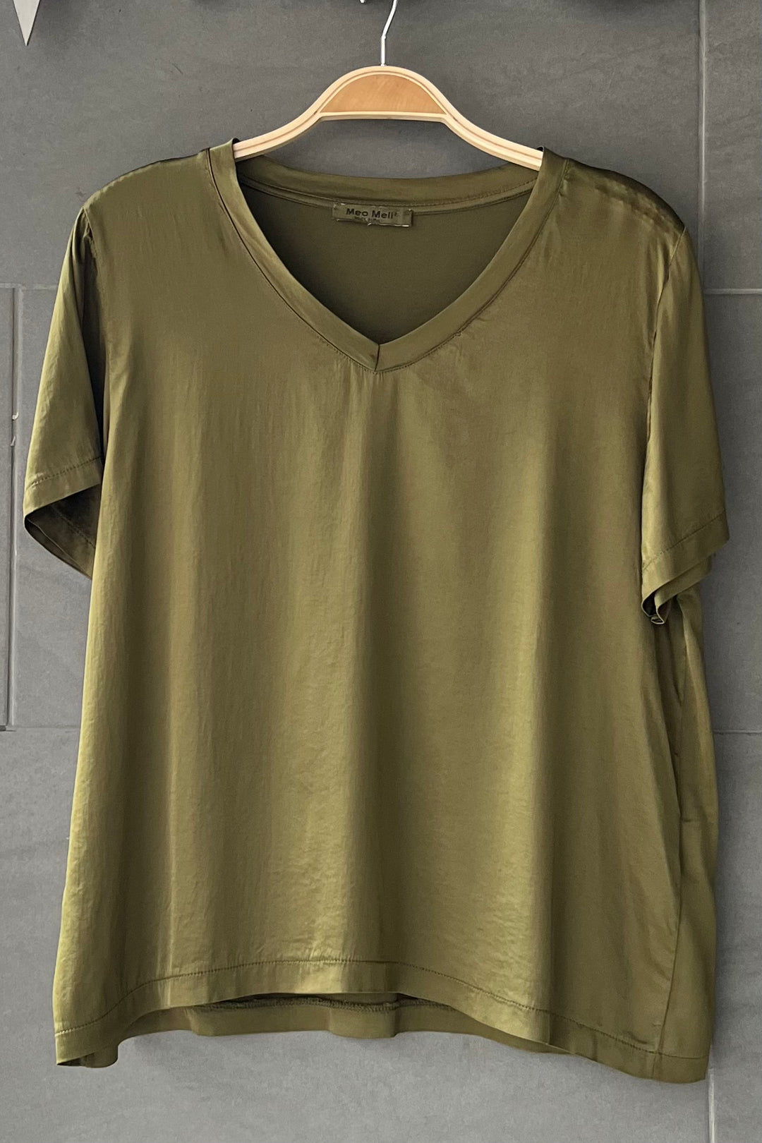 Meo Satin V Neck Tee (Army Green)