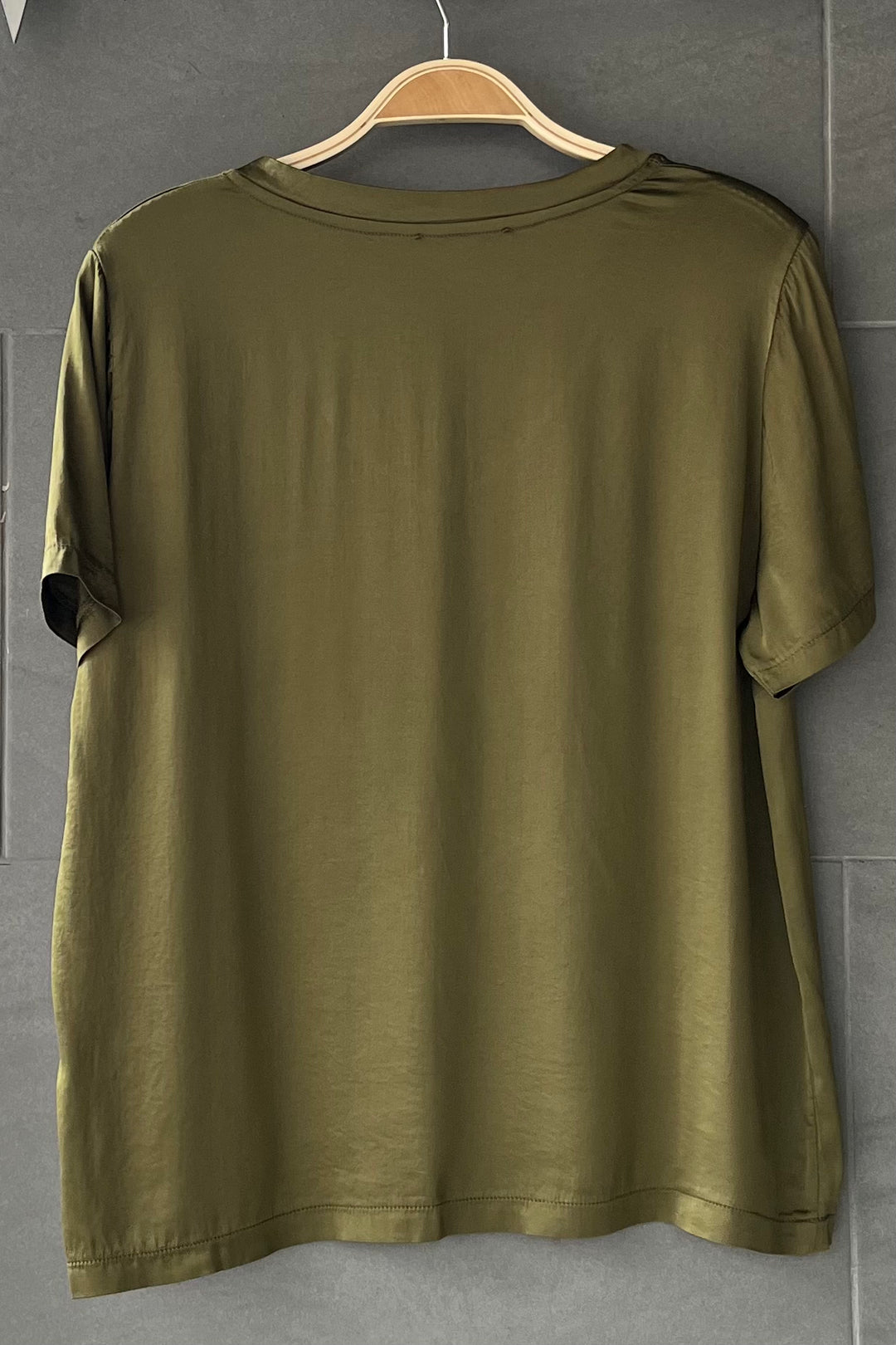 Meo Satin V Neck Tee (Army Green)