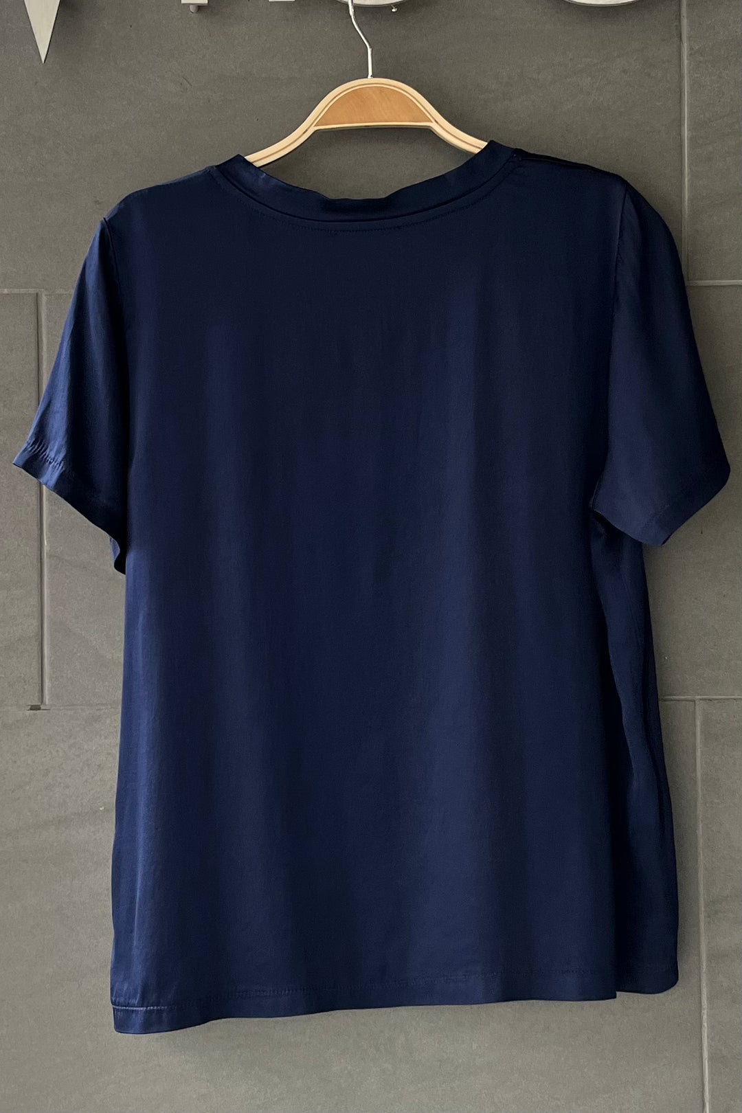 Meo Satin V Neck Tee (Navy)