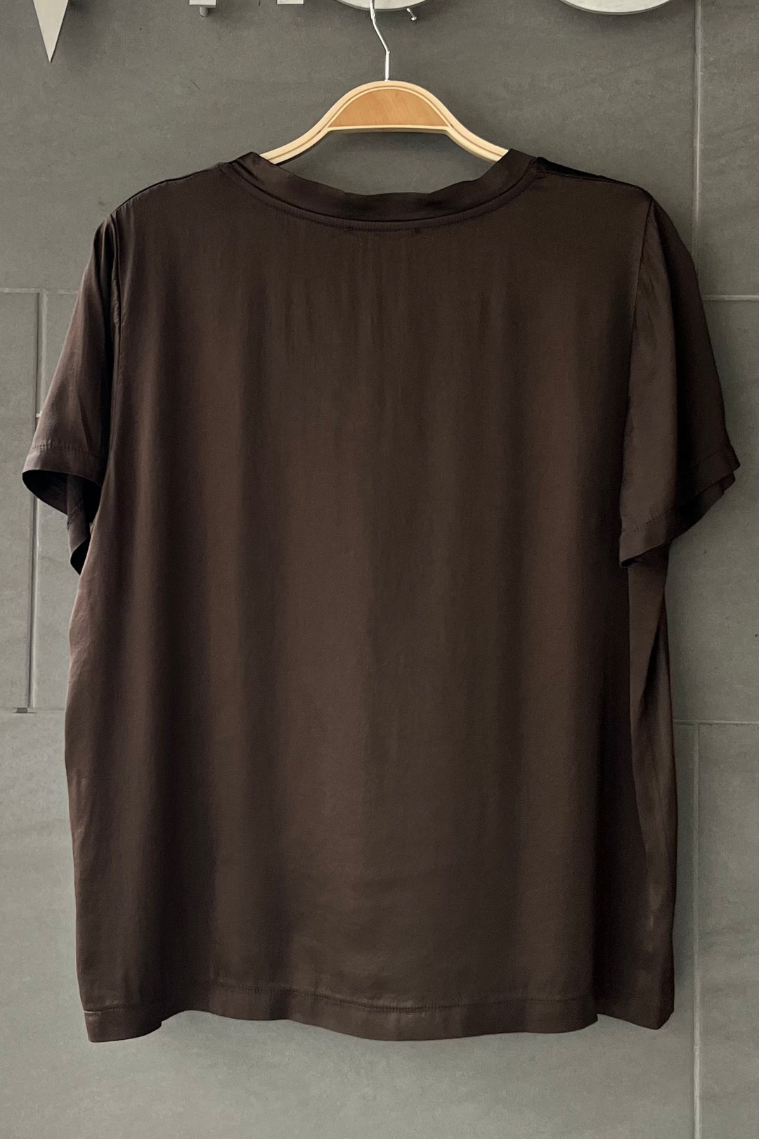 Meo Satin V Neck Tee (Dark Brown)