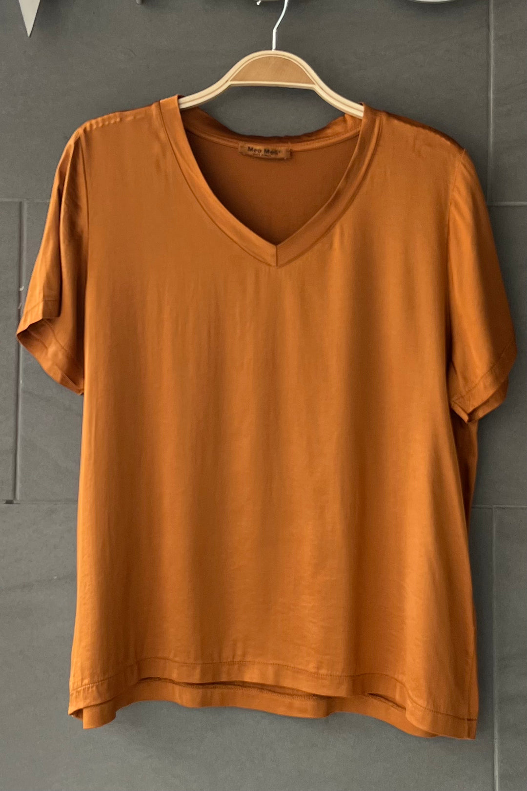 Meo Satin V Neck Tee (Rust)