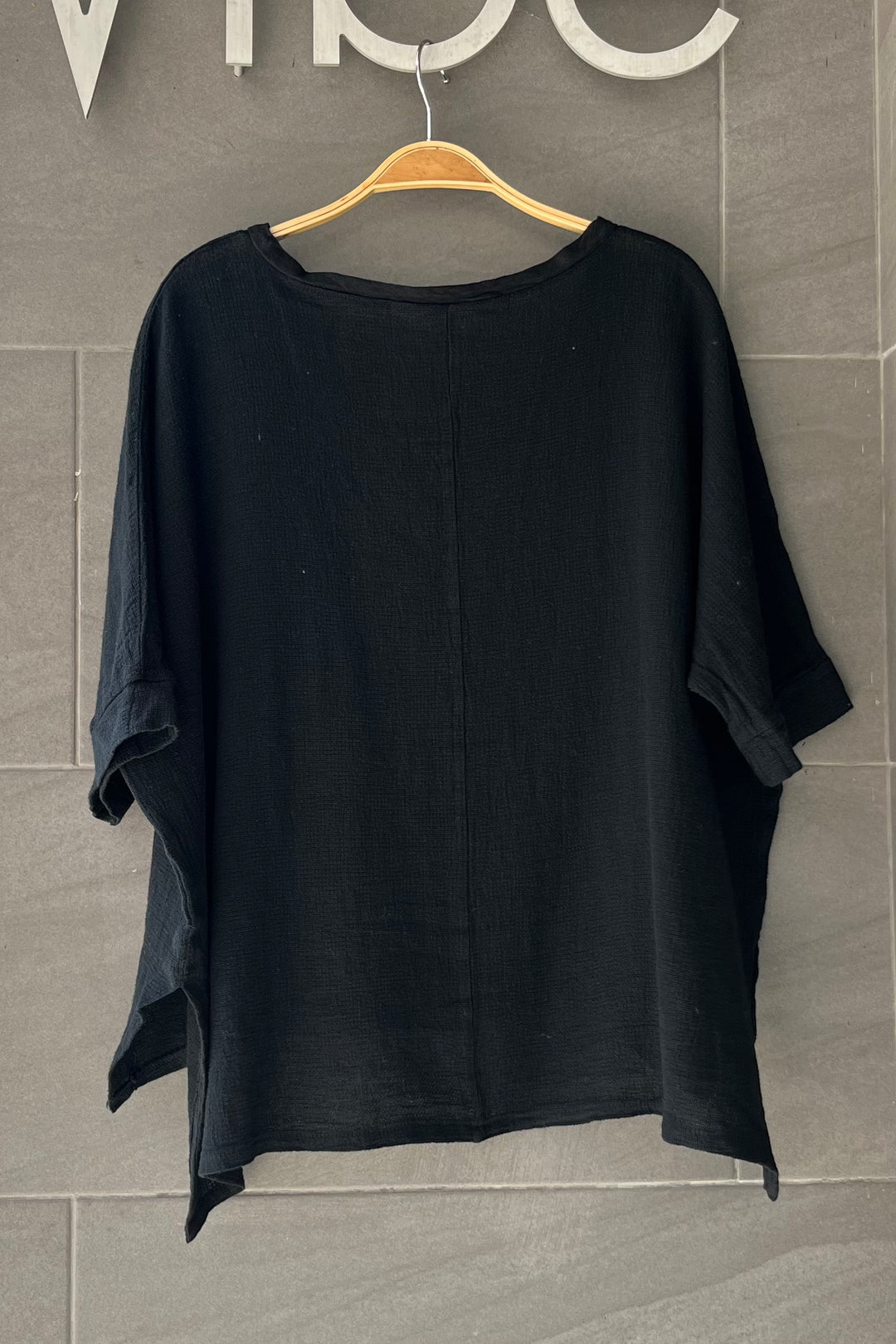 Meo Linen High-Low V Tee (Black)