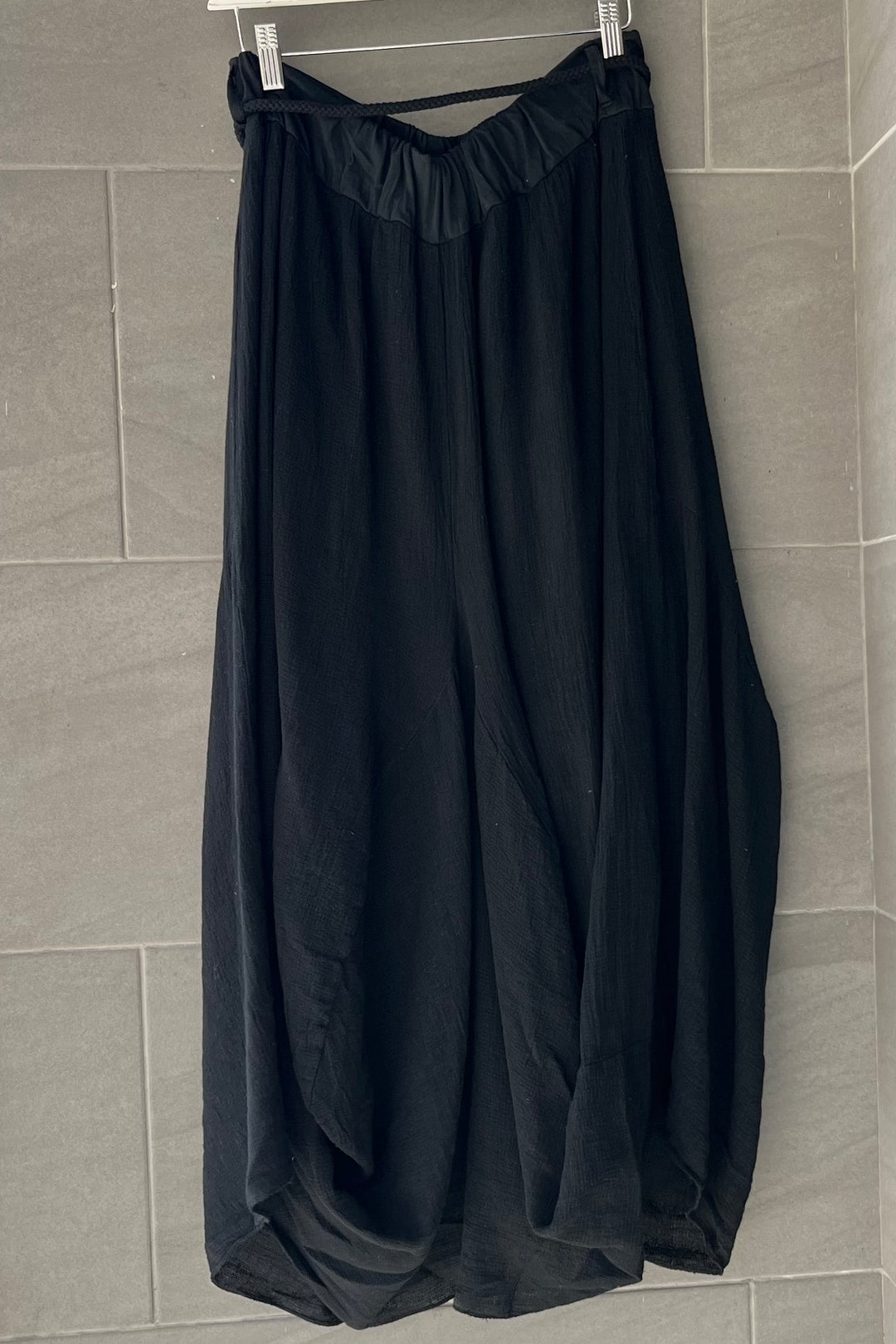 Meo Linen Cargo Skirt (Black)