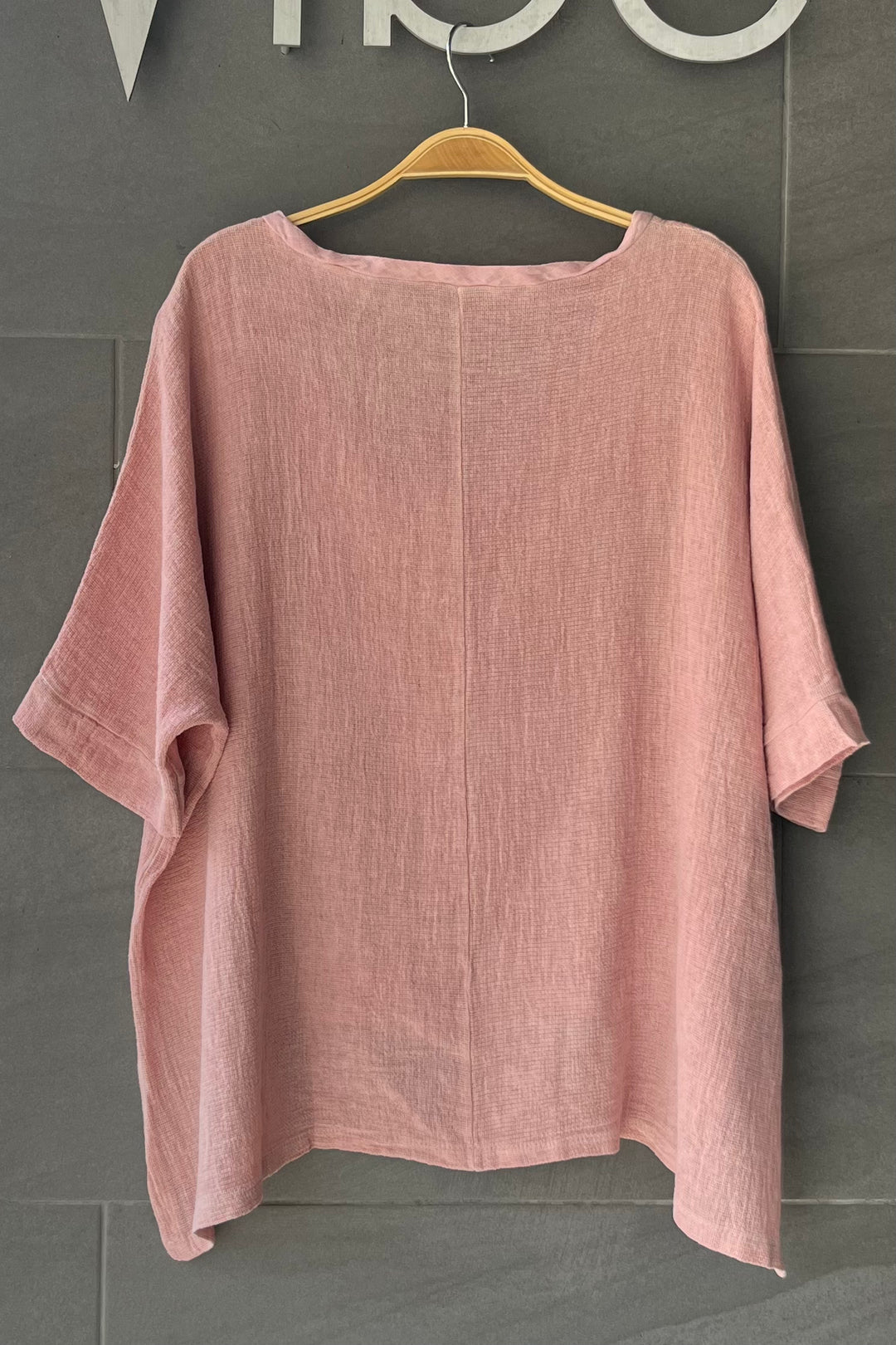Meo Linen High-Low V Tee (Flamingo Pink)