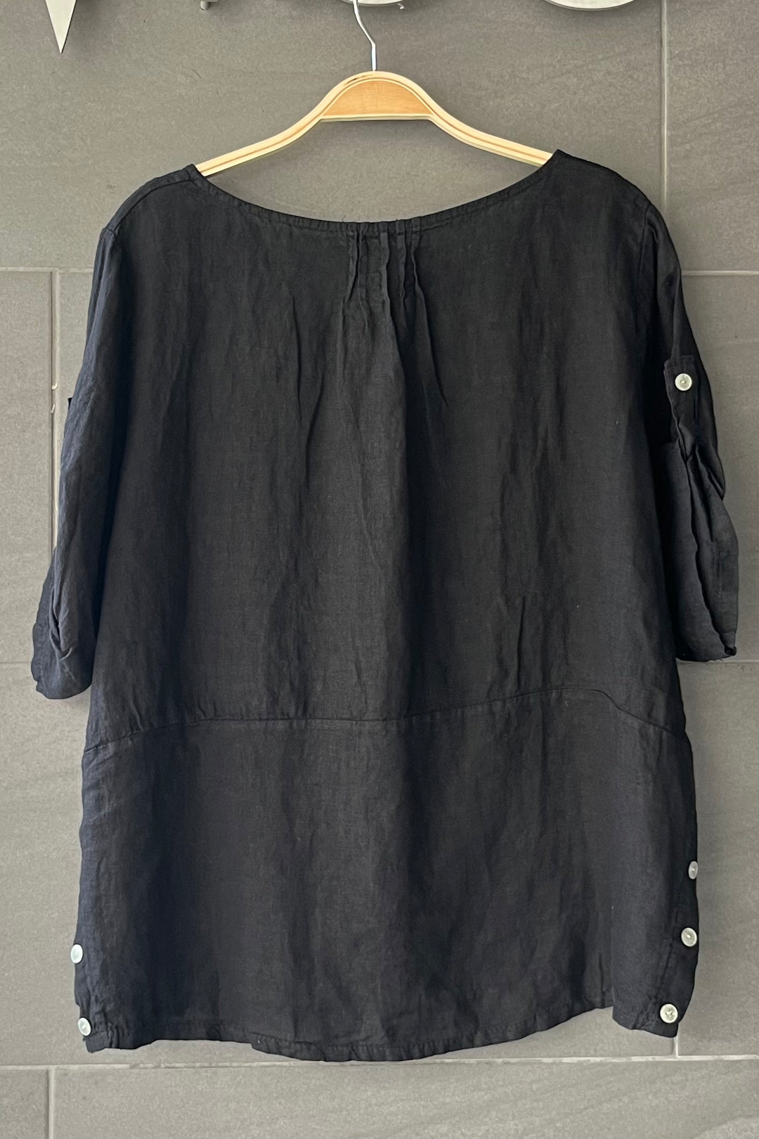 Meo Linen Button Tee (Black)