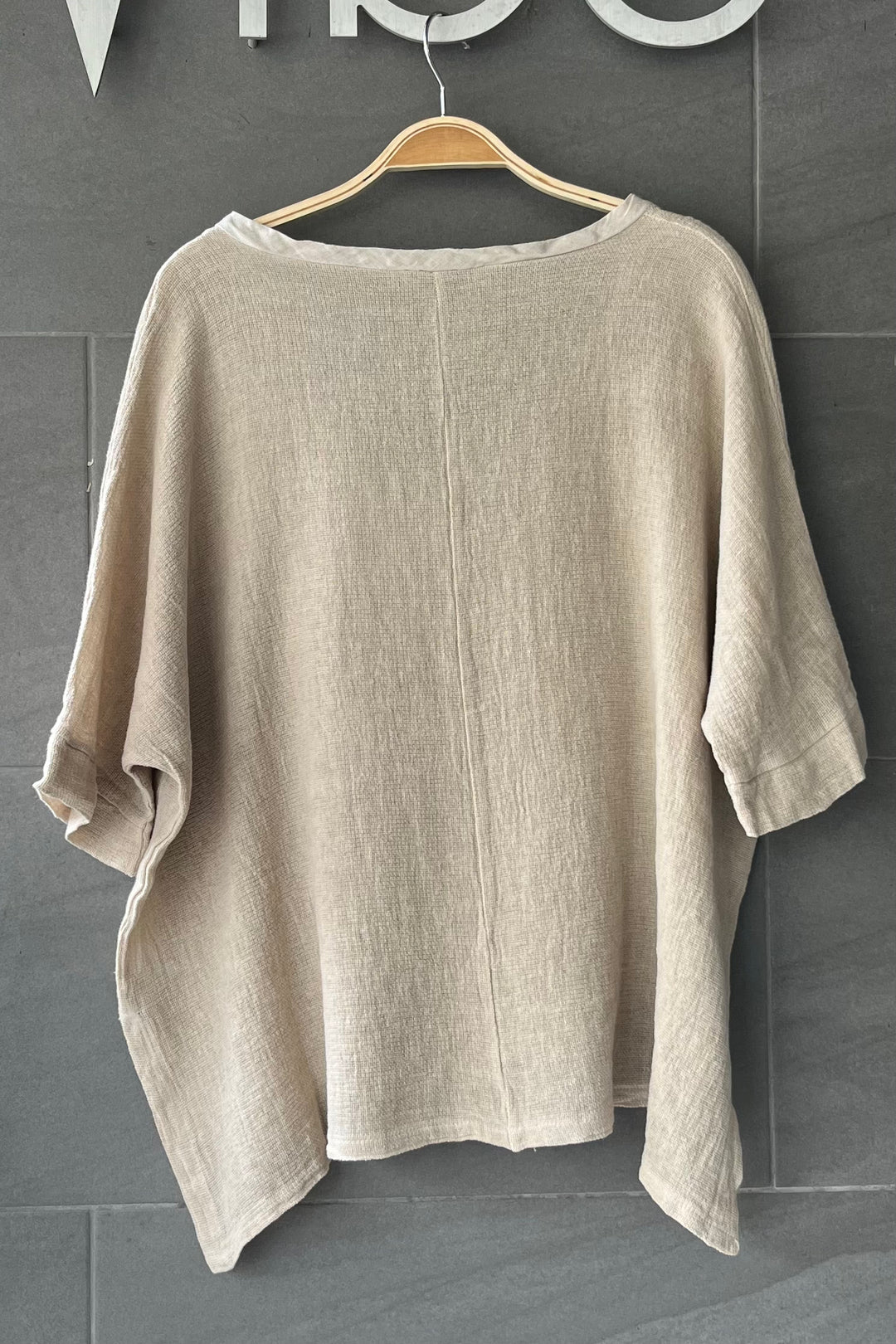 Meo Linen High-Low V Tee (Beige)