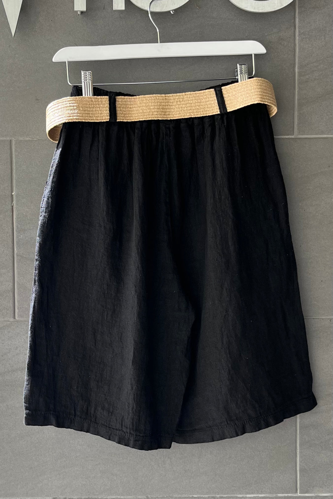 Meo Linen Belted Bermuda Shorts (Black)