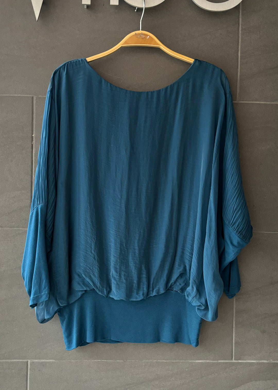 Meo Silk Banded Top (Teal)