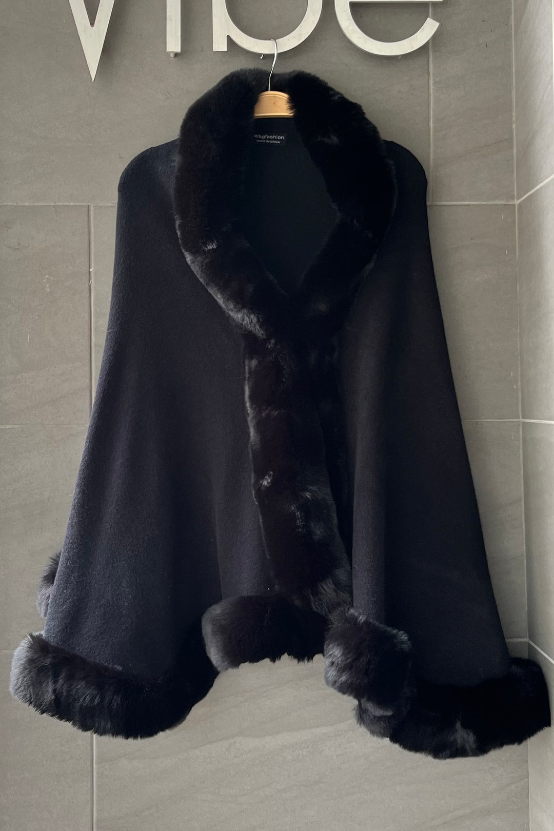 WBG Vivienne Faur Fur Poncho (Black)