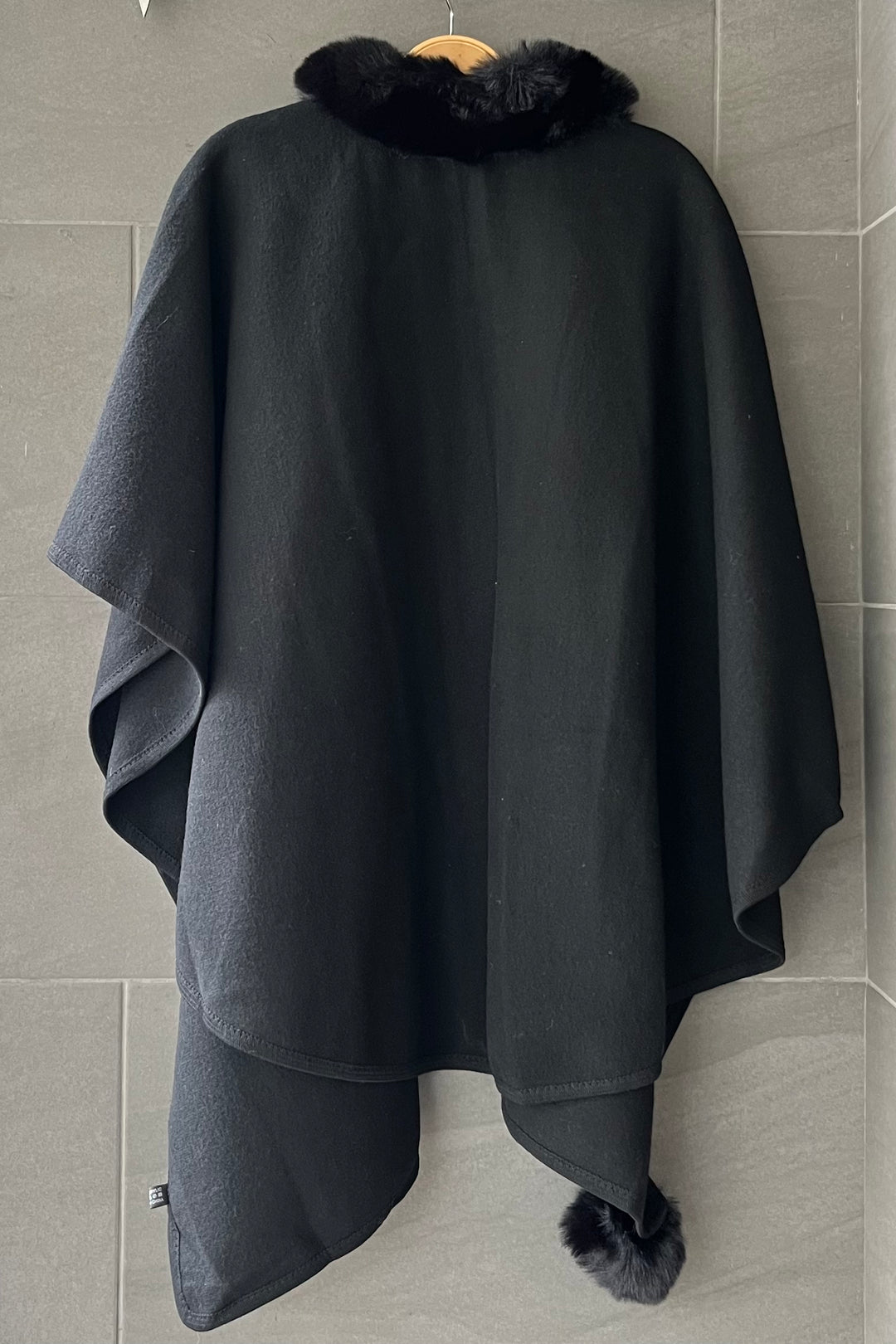 WBG Monroe Knit Shawl (Black)