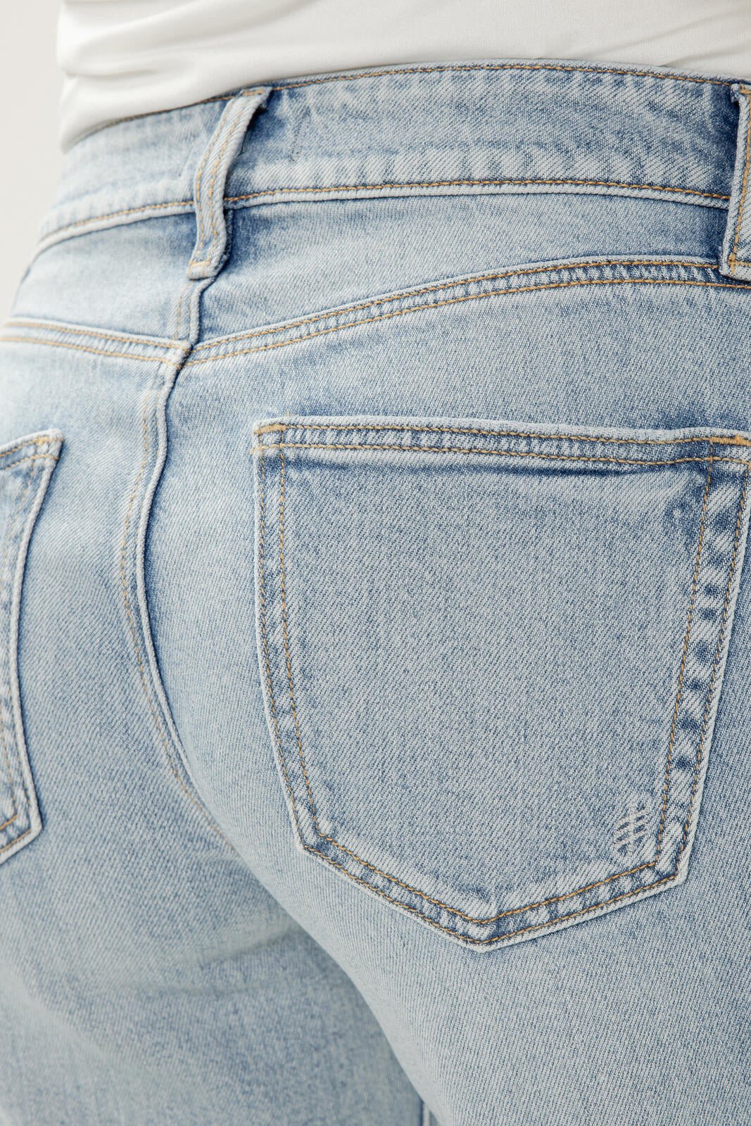 Silver Suki Mid Rise Wide Leg Crop Jean