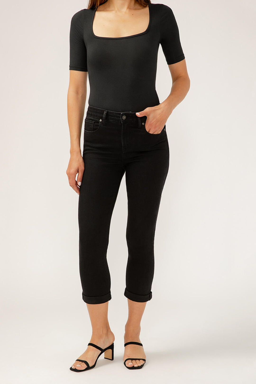 Silver Avery Luxe Stretch Capri (Black)