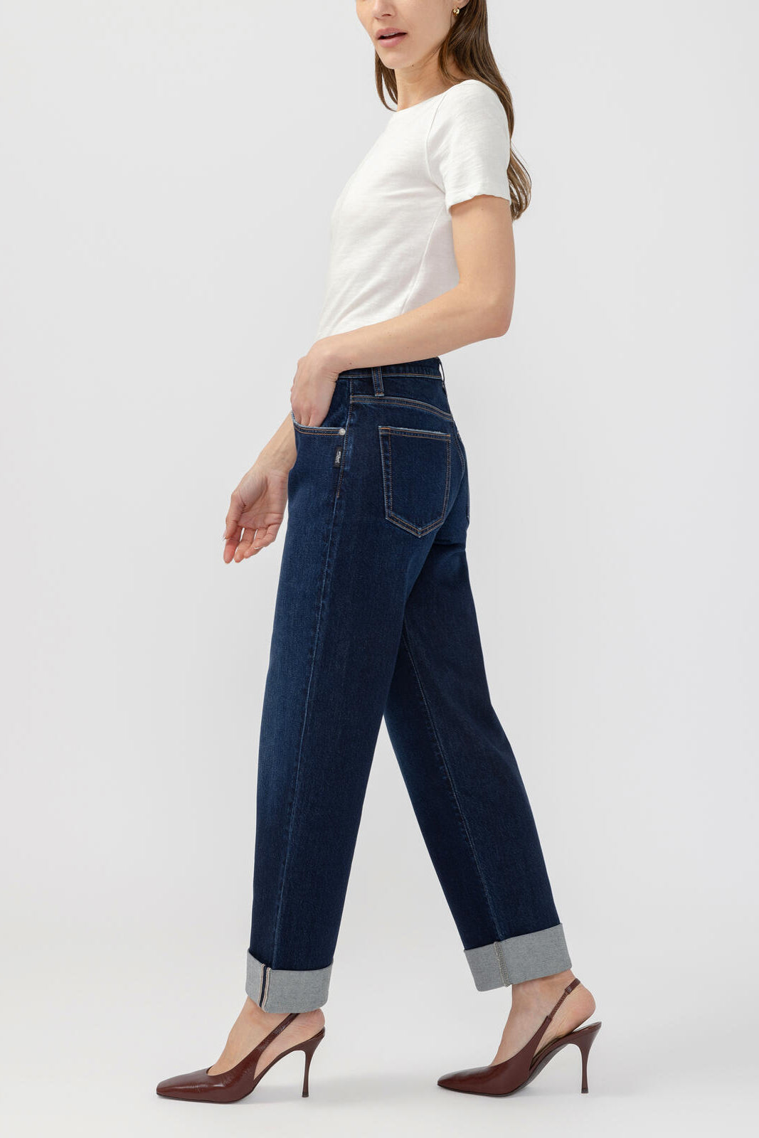 Silver Willow Relaxed Straight Leg Jean