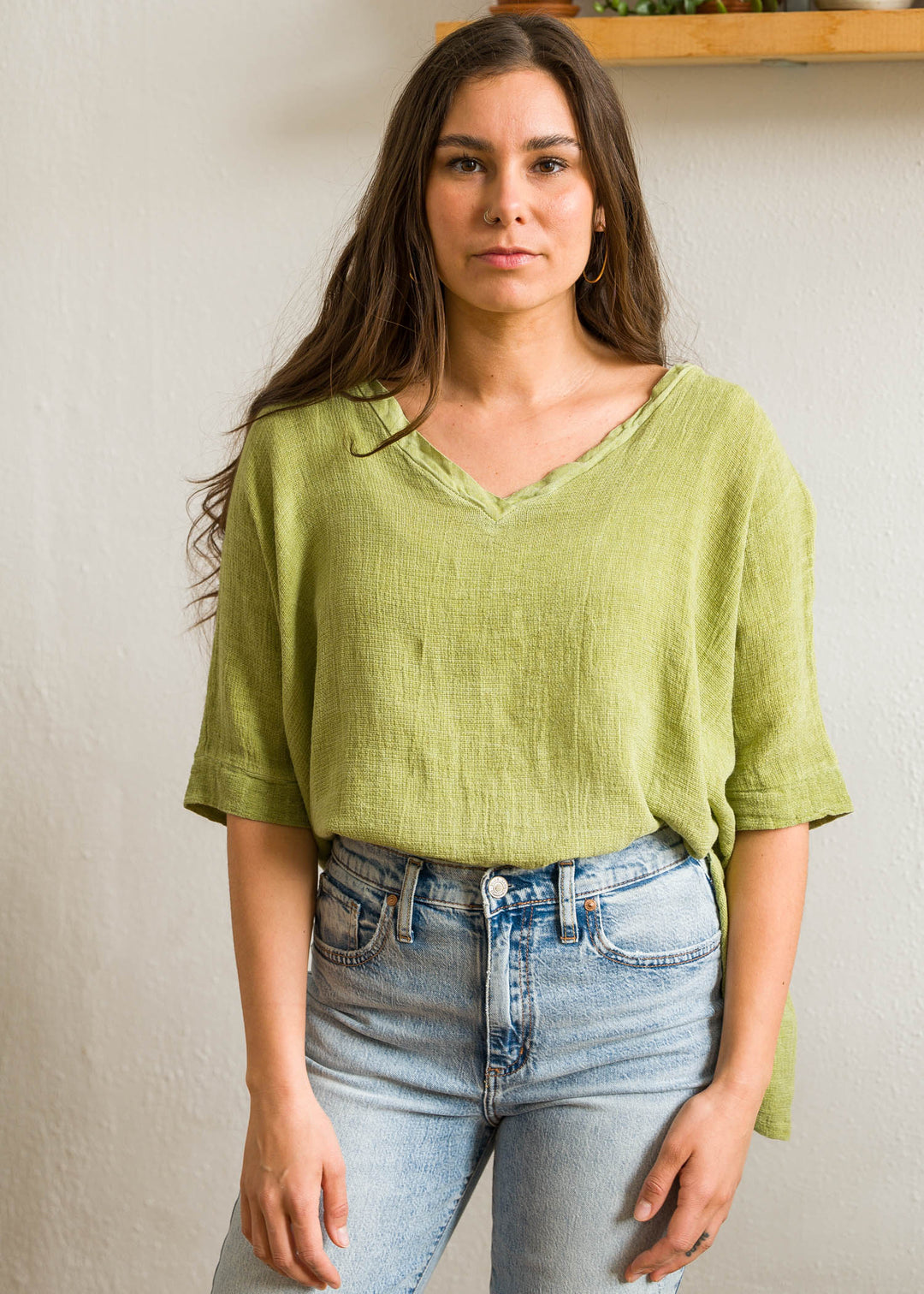 Meo Linen High-Low V Tee (Avocado)