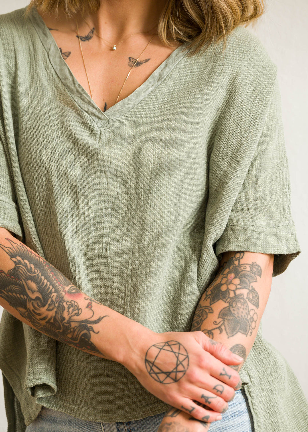 Meo Linen High-Low V Tee (Olive)