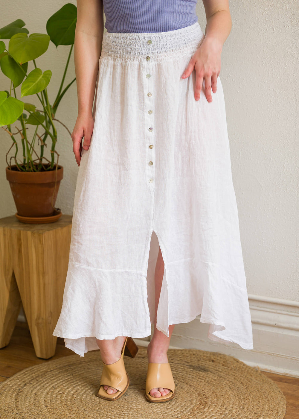 How to wear a white linen skirt.