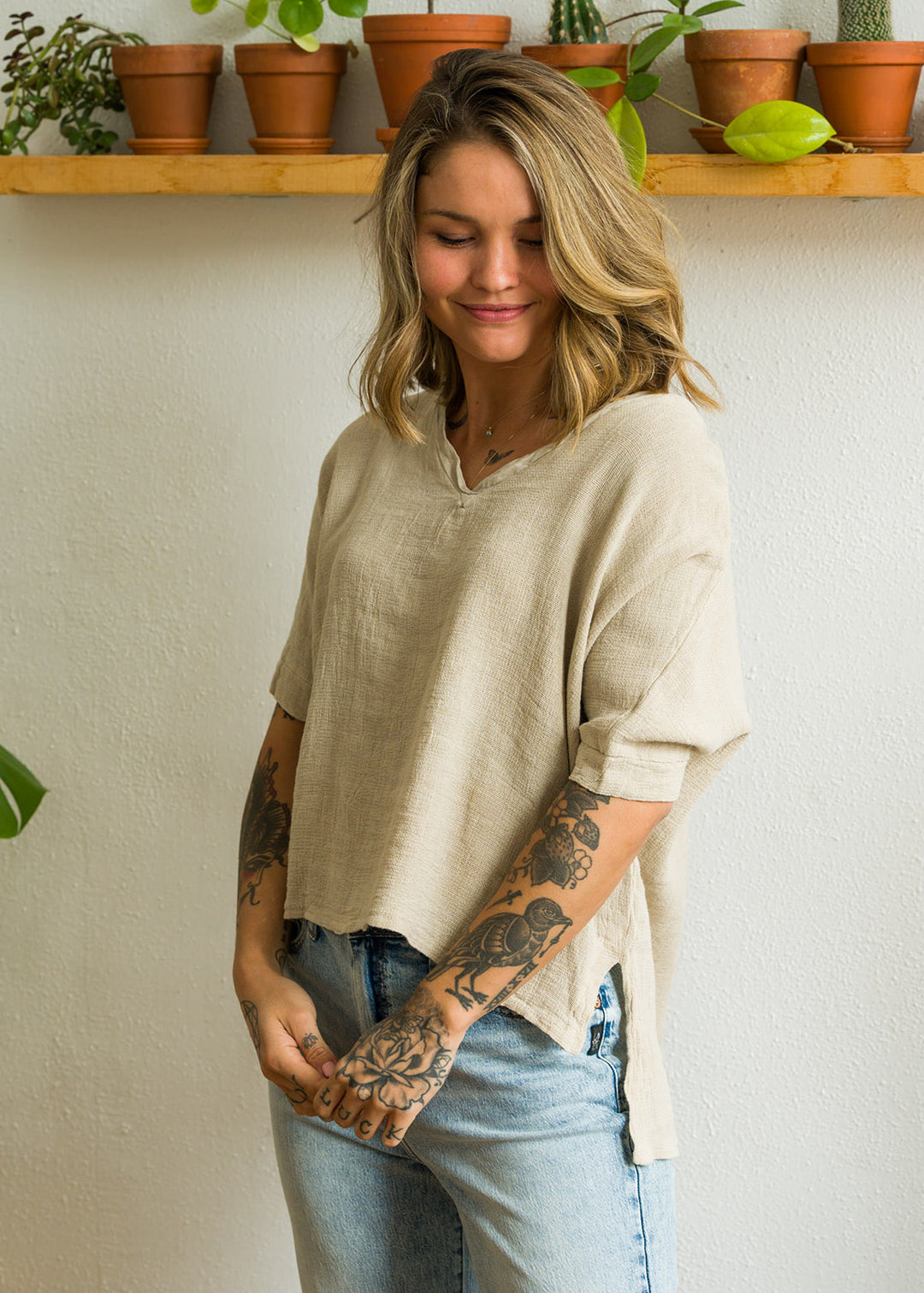 Meo Linen High-Low V Tee (Beige)