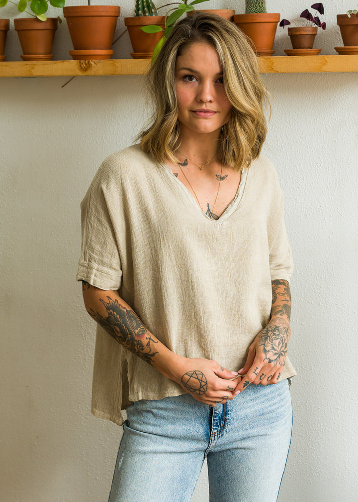 Meo Linen High-Low V Tee (Beige)