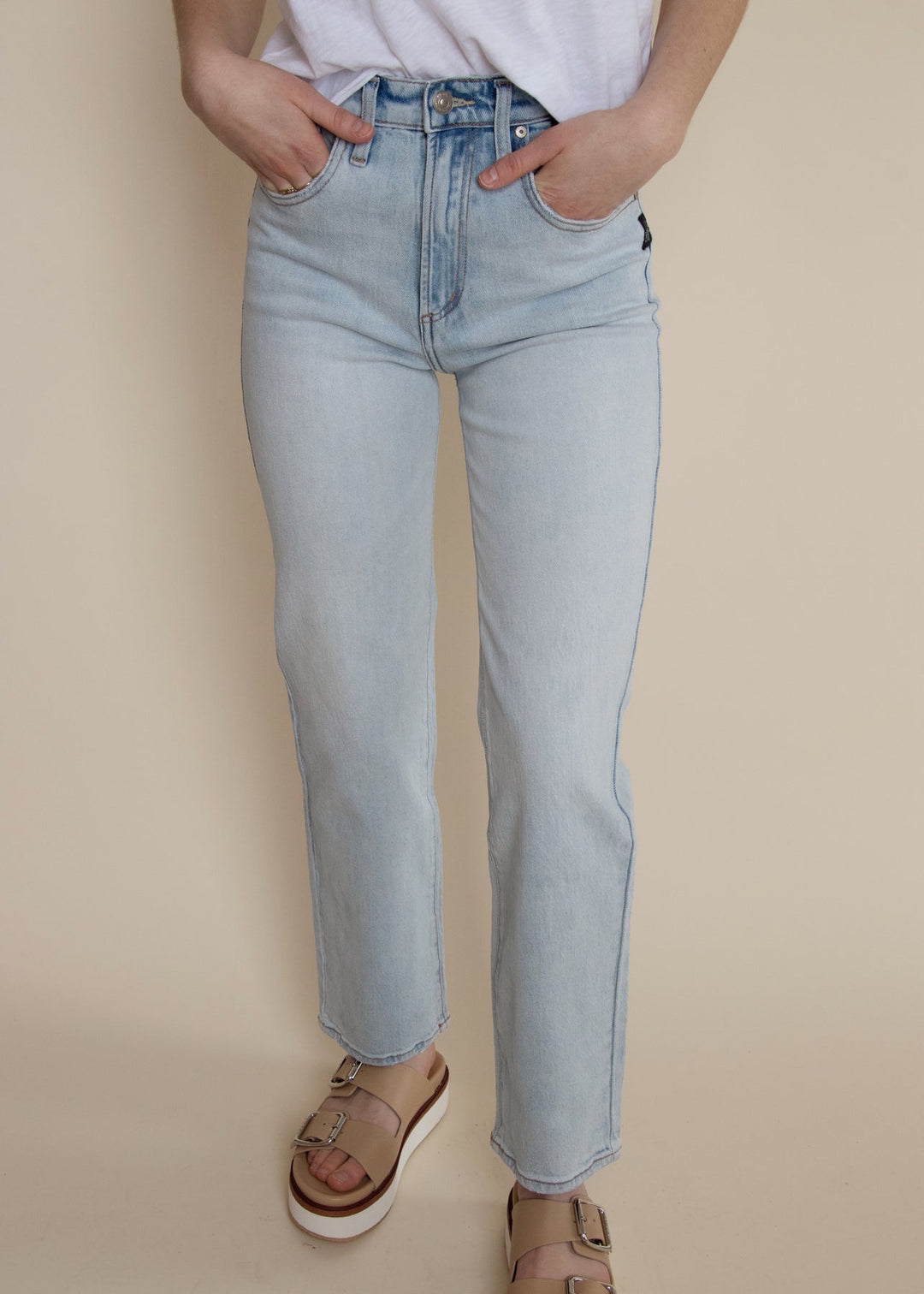 Levi's Women's High Waisted Mom Jeans, (New) Light Indigo