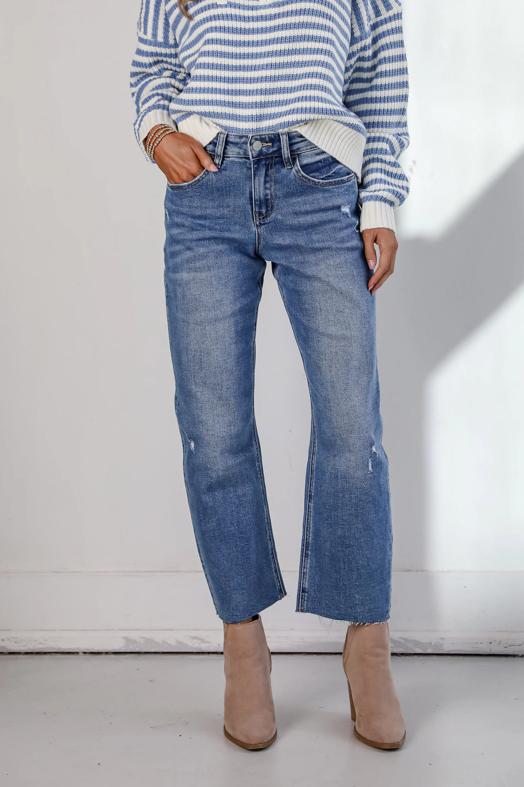 Vervet Raw Hem Barrel Jean