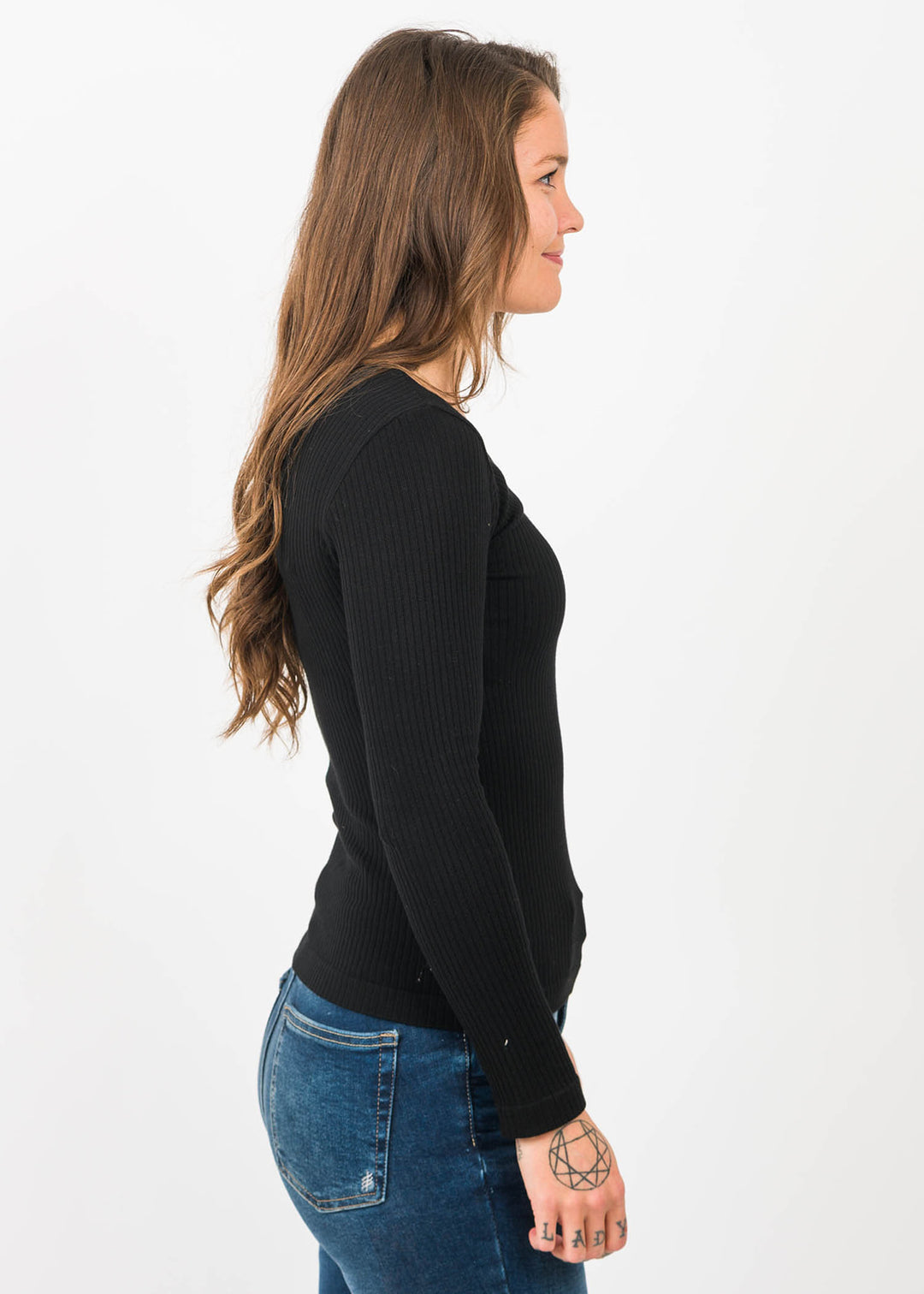 C'est Moi Bamboo Rib V Top (Black)